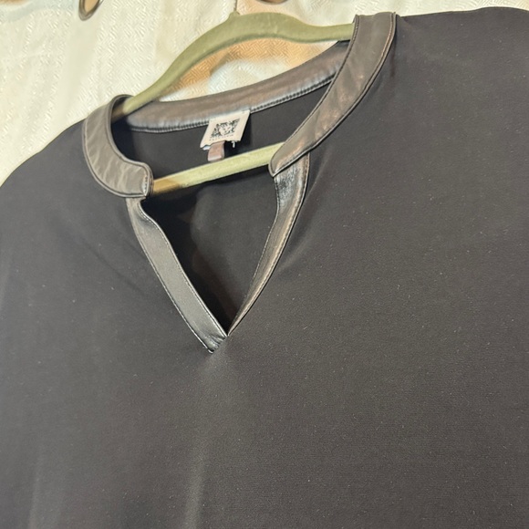 Anne Klein Black V-Neck Women's Top - Picture 3 of 8